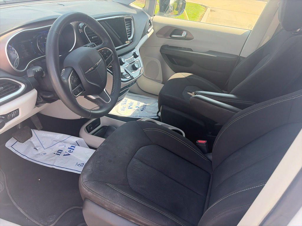 Used 2024 Chrysler Voyager LX FWD image 14