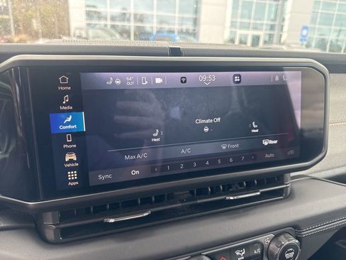 Used 2025 Jeep Wrangler Unlimited Sahara image 15