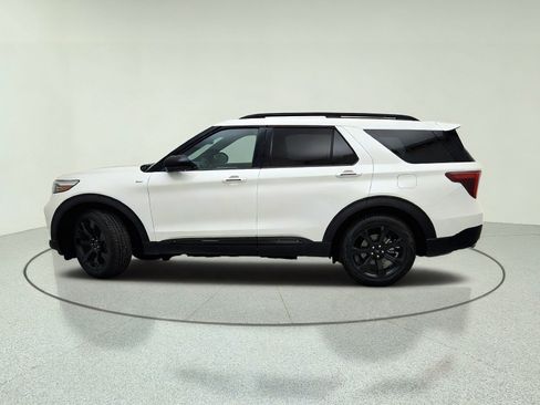 Used 2023 Ford Explorer ST-Line w/ Class IV Trailer Tow Package RWD image 5