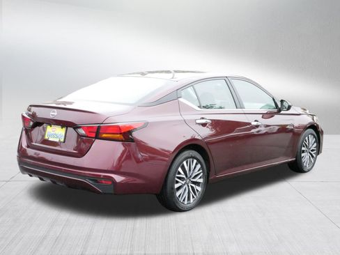 Used 2025 Nissan Altima 2.5 SV image 7