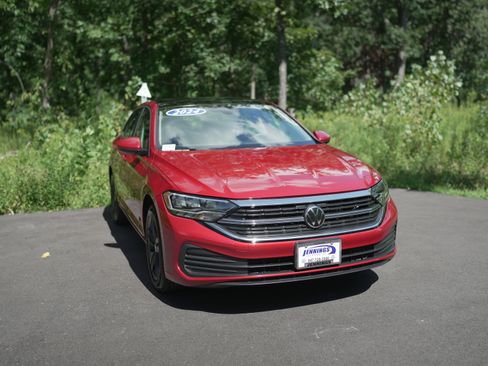 Certified 2024 Volkswagen Jetta SE w/ Panoramic Sunroof Package image 2