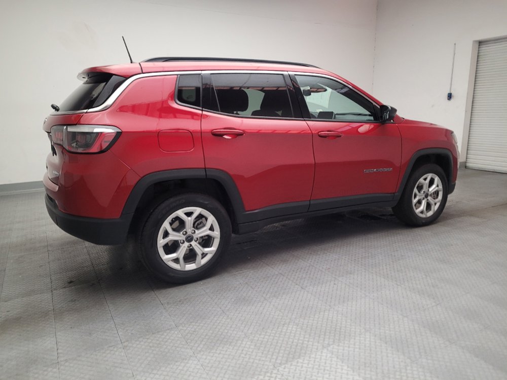 Used 2025 Jeep Compass Latitude w/ Sun & Sound Group AWD/4WD image 10