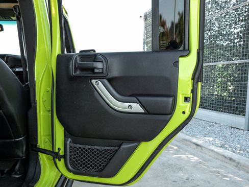 Used 2017 Jeep Wrangler Unlimited Rubicon image 45