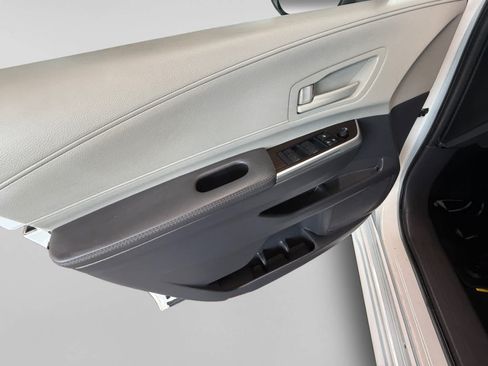 Used 2024 Toyota Sienna LE AWD/4WD image 10