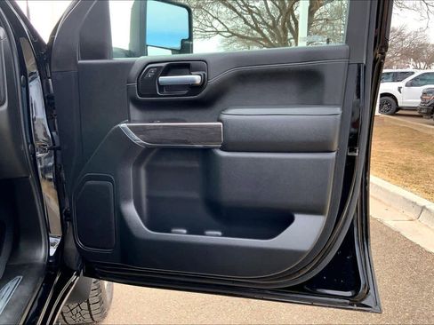 Used 2021 Chevrolet Silverado 2500 LTZ w/ LTZ Convenience Package image 23