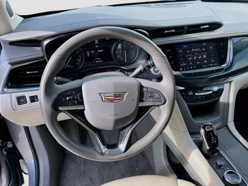 Used 2024 Cadillac XT6 Premium Luxury w/ Technology Package FWD image 11