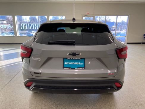 Used 2024 Chevrolet Trax RS w/ Sunroof Package image 6