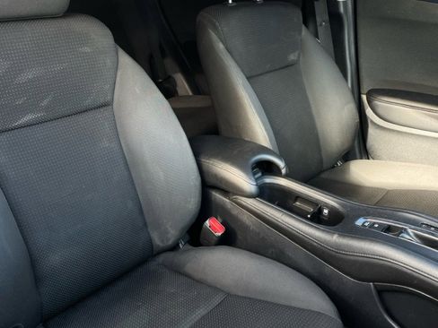 Used 2019 Honda HR-V LX image 9