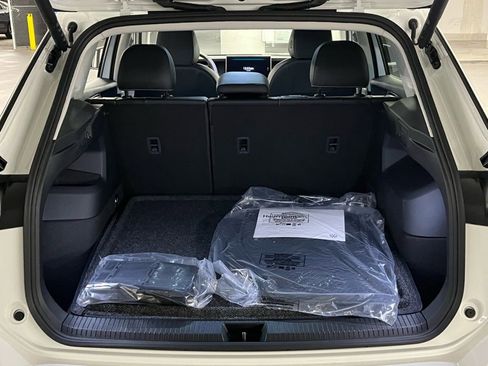 New 2026 Volkswagen Tiguan SE AWD/4WD image 37