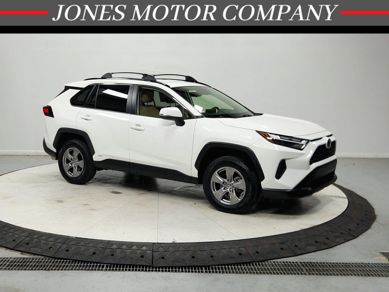 Used 2023 Toyota RAV4 LE AWD/4WD image 1