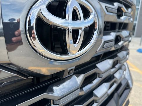 Used 2025 Toyota Tundra Platinum AWD/4WD image 40