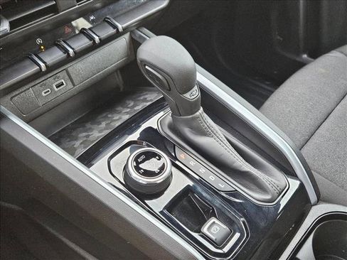 Used 2024 Chevrolet Colorado Trail Boss w/ Technology Package image 12