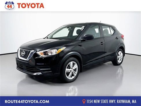 Used 2020 Nissan Kicks S image 1