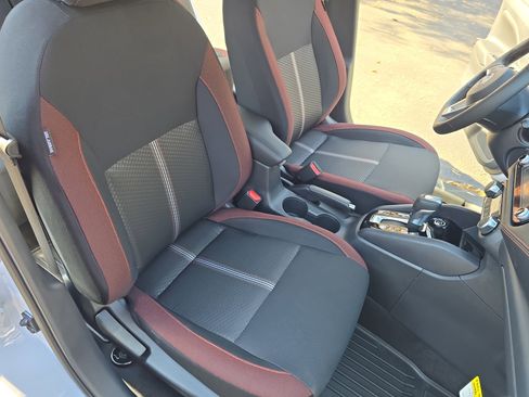 New 2025 Nissan Versa SR w/ Trunk Package image 10