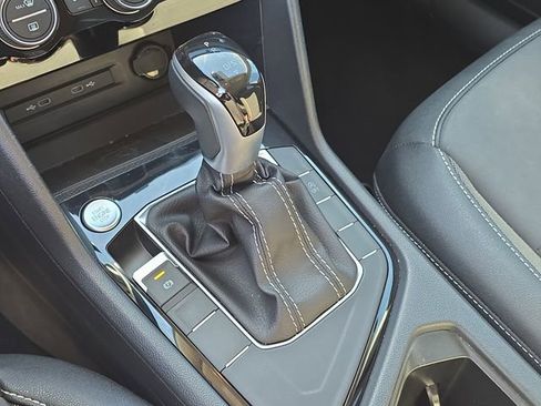 Used 2024 Volkswagen Taos SE image 28