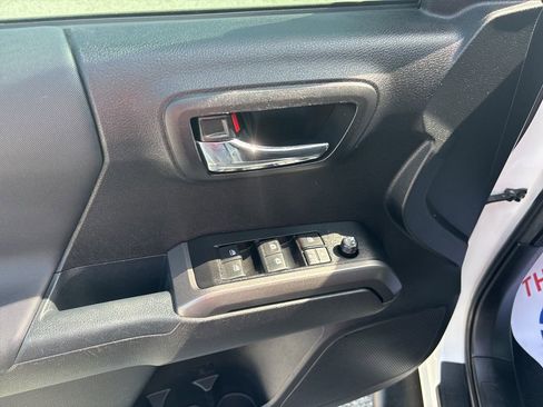 Used 2023 Toyota Tacoma TRD Off-Road w/ Technology Package image 10