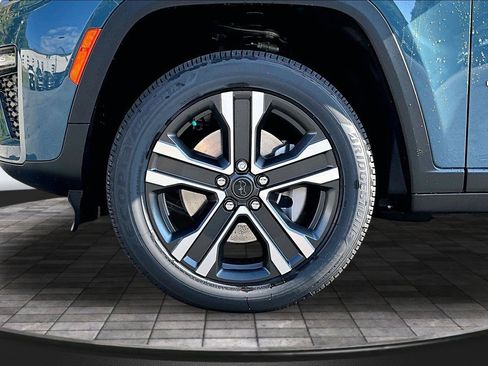 New 2027 Jeep Grand Cherokee L Limited w/ Trailer Tow Package AWD/4WD image 12