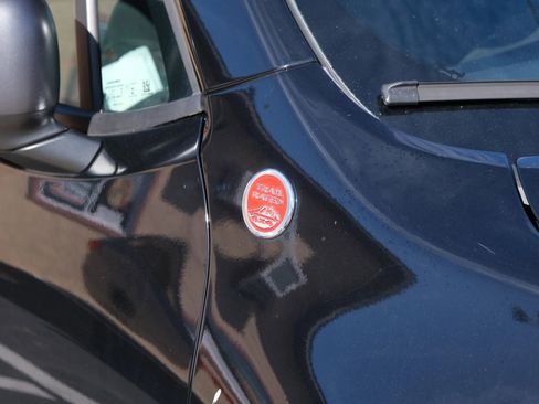Used 2019 Jeep Renegade Trailhawk AWD/4WD image 22