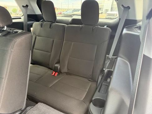 Used 2024 Ford Explorer XLT RWD image 36