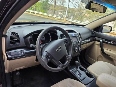 Used 2013 Kia Sorento LX image 13