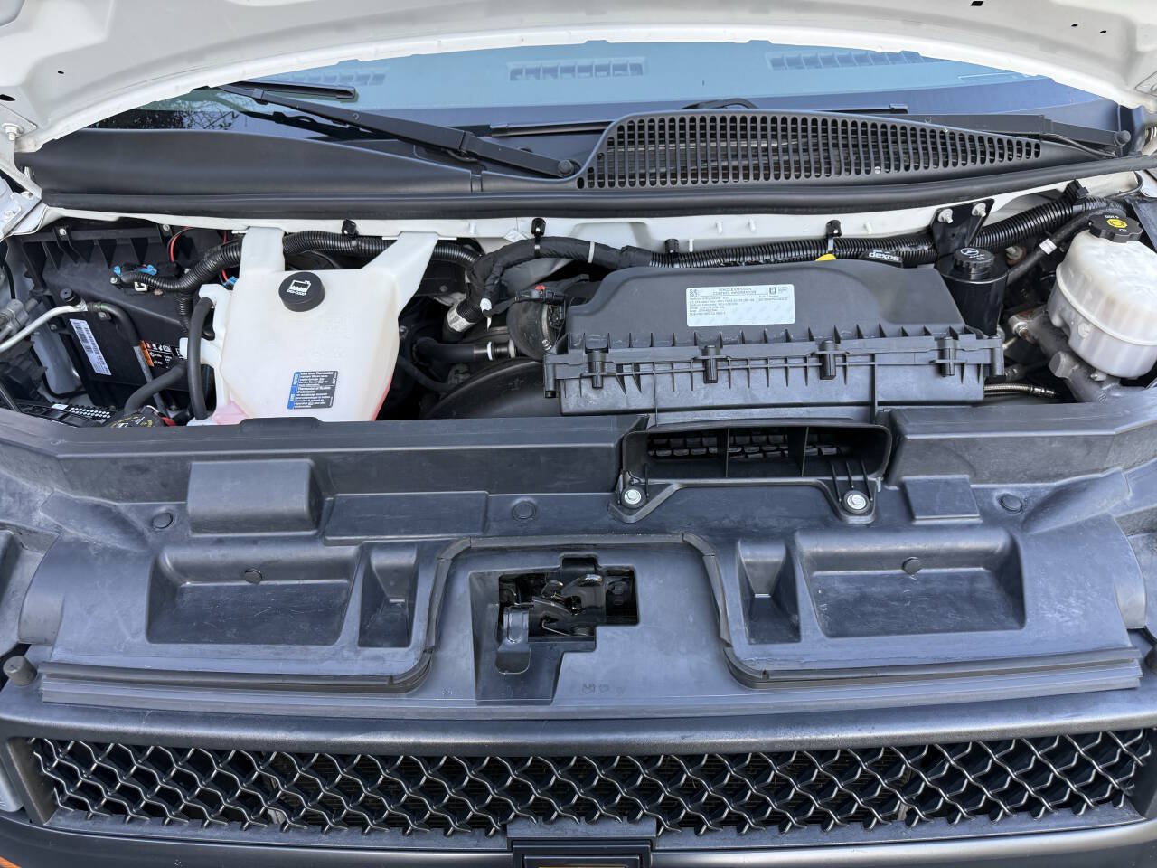 Used 2018 Chevrolet Express 2500 Extended w/ Driver Convenience Package RWD image 5