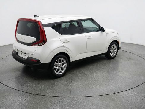 Used 2025 Kia Soul LX w/ LX Technology Package FWD image 9