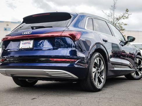 Used 2022 Audi e-tron Premium Plus AWD/4WD image 25