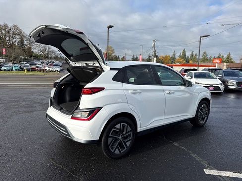Used 2023 Hyundai Kona SE w/ Cargo Package image 8