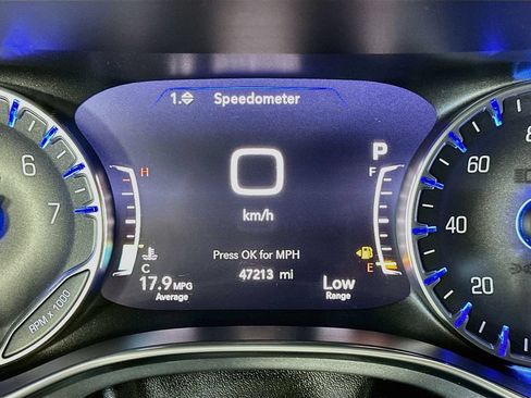 Used 2019 Chrysler Pacifica Touring Plus w/ Advanced Safetytec Group FWD image 15