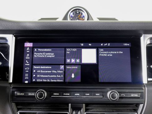 Certified 2020 Porsche Macan AWD/4WD image 16