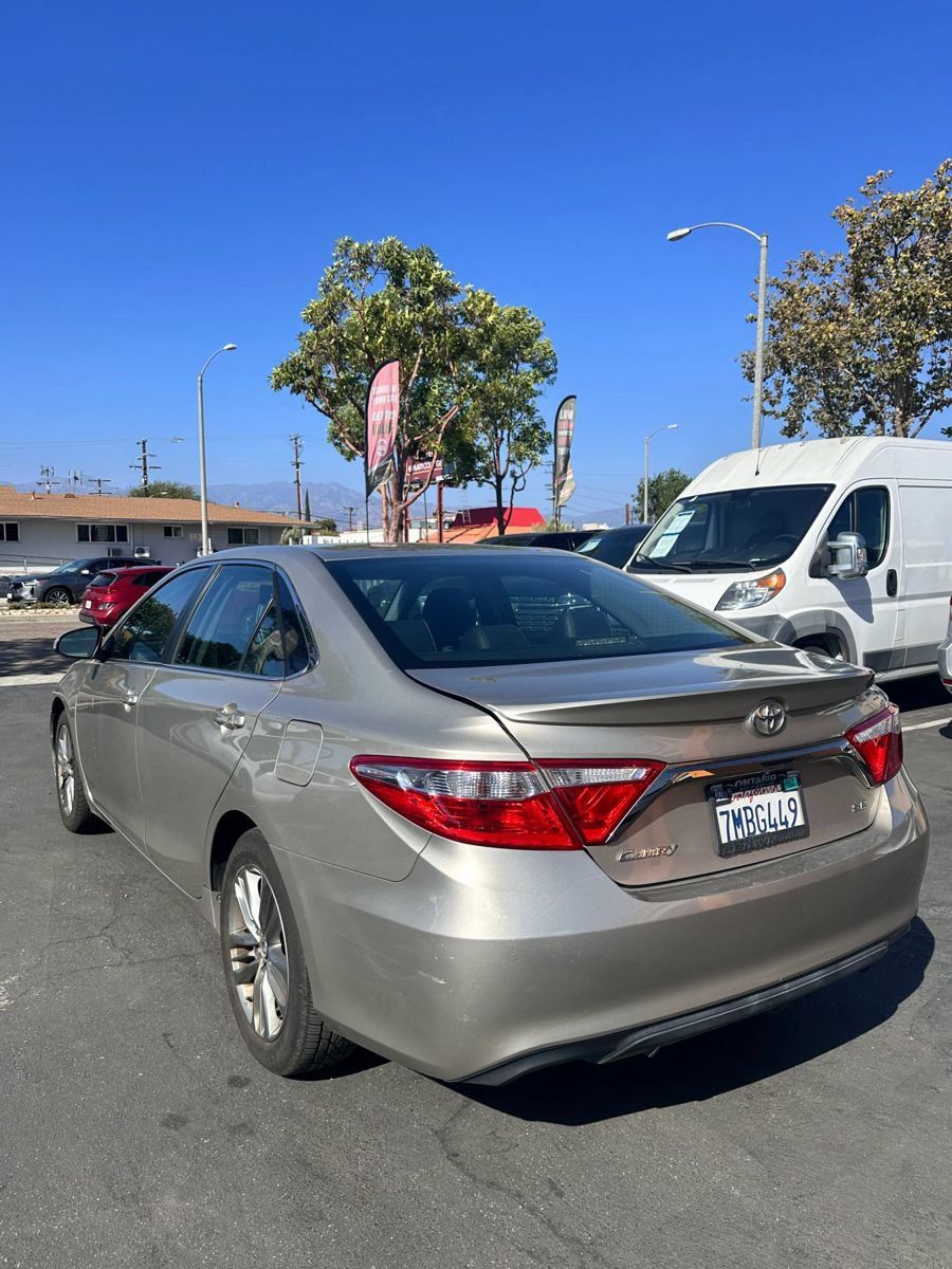Used 2015 Toyota Camry SE FWD image 6