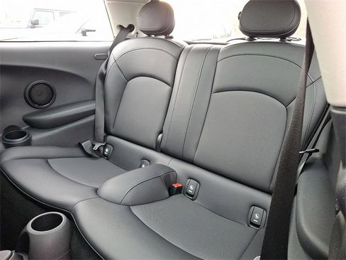 Used 2017 MINI Cooper 2-Door Hardtop image 10