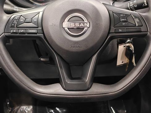 Used 2023 Nissan Versa S FWD image 5