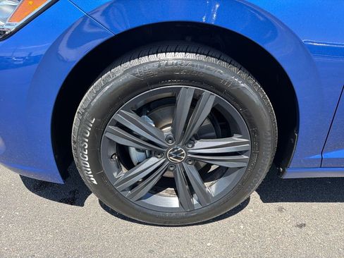 Certified 2023 Volkswagen Jetta SE w/ Panoramic Sunroof Package FWD image 28