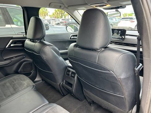 Used 2024 Mitsubishi Outlander SE FWD image 45