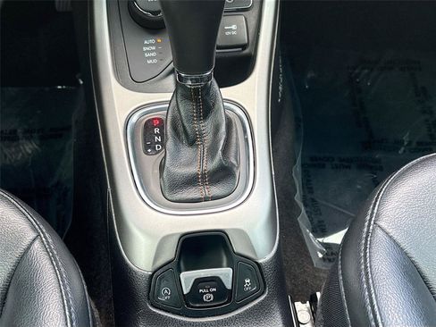 Used 2019 Jeep Compass Latitude AWD/4WD image 16