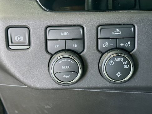Used 2023 Chevrolet Silverado 1500 LT AWD/4WD image 16