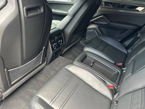 Certified 2024 Porsche Cayenne Turbo GT AWD/4WD image 15