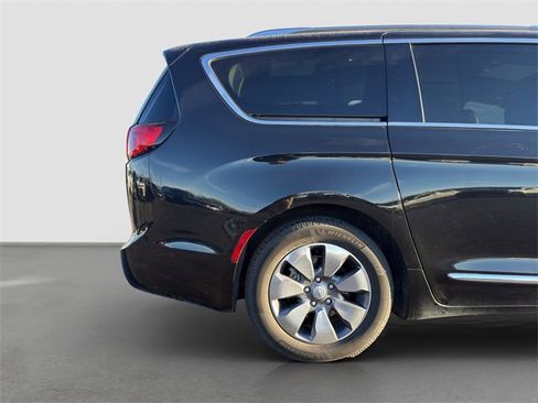 Used 2020 Chrysler Pacifica Limited w/ Advanced Safetytec Group image 23