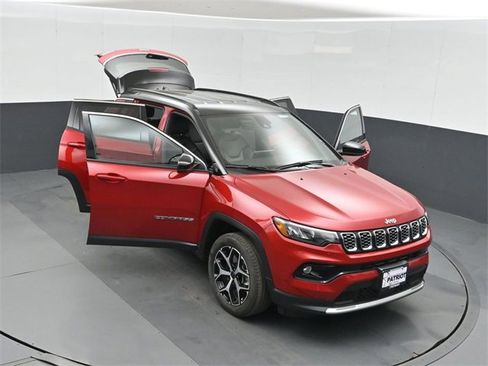 Used 2025 Jeep Compass Limited image 50