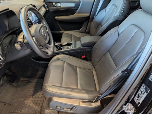 New 2026 Volvo XC40 B5 Core w/ Protection Package Premier image 9