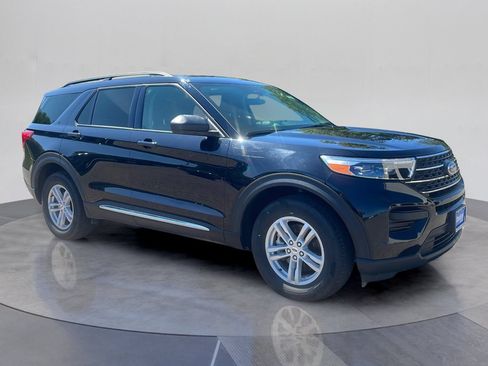 Used 2023 Ford Explorer XLT AWD/4WD image 10