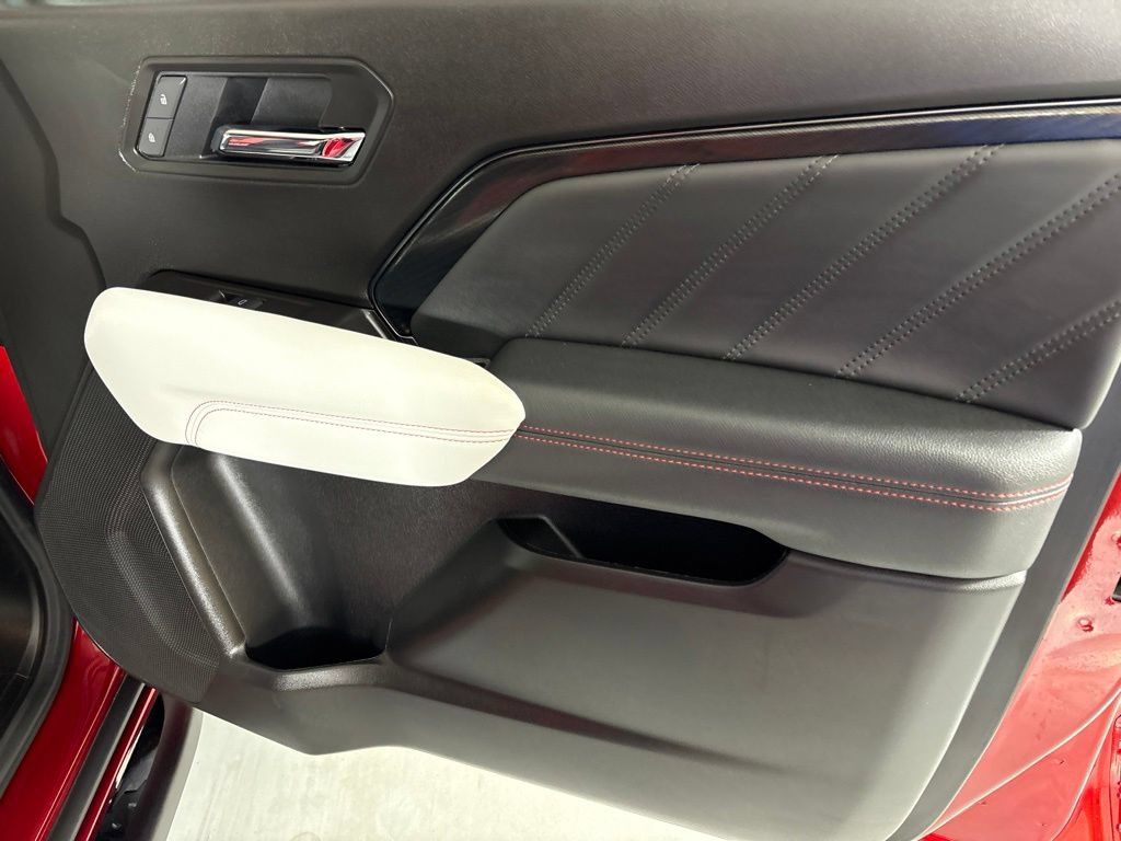 Used 2025 GMC Canyon AT4 w/ AT4X Package AWD/4WD image 16