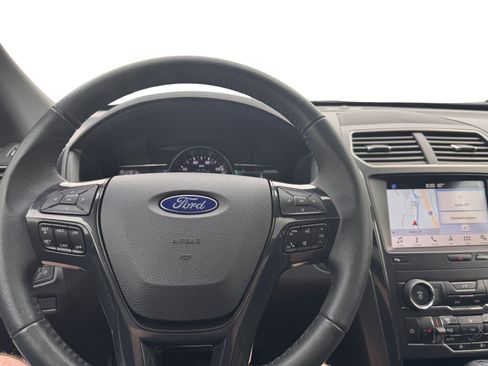 Used 2019 Ford Explorer XLT w/ Equipment Group 202A AWD/4WD image 15
