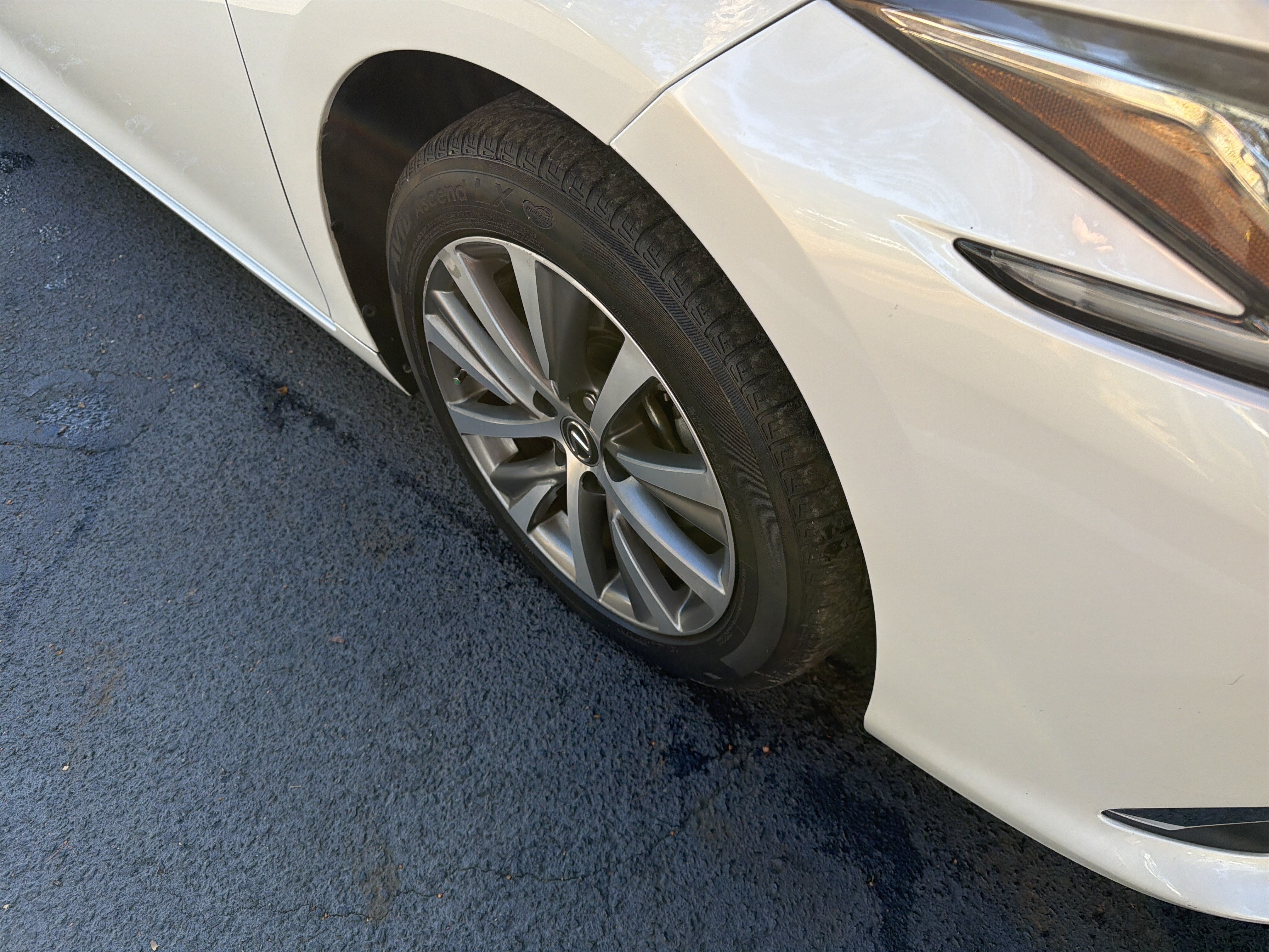 Certified 2020 Lexus ES 300h w/ Premium Package FWD image 11
