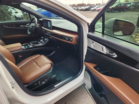 Certified 2021 Lincoln Nautilus Reserve w/ Equipment Group 202A image 12