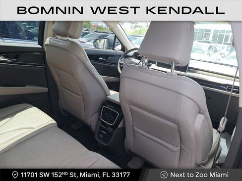 Used 2023 Lincoln Nautilus AWD w/ Premium Package image 11