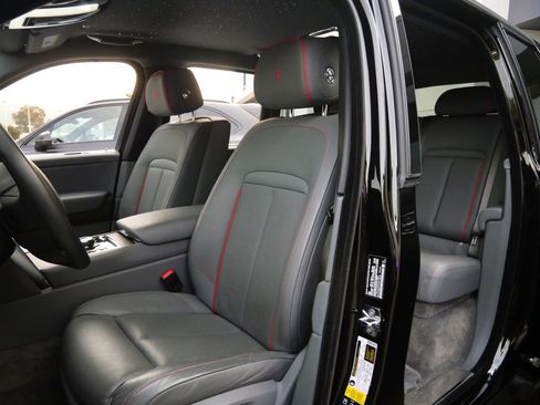 Used 2023 Rolls-Royce Cullinan image 25