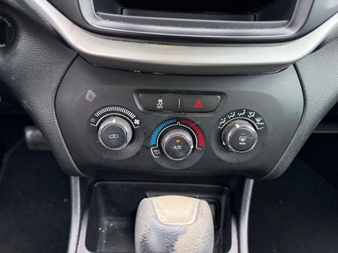 Used 2014 Jeep Cherokee Sport image 12