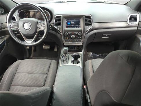 Used 2019 Jeep Grand Cherokee Laredo RWD image 18